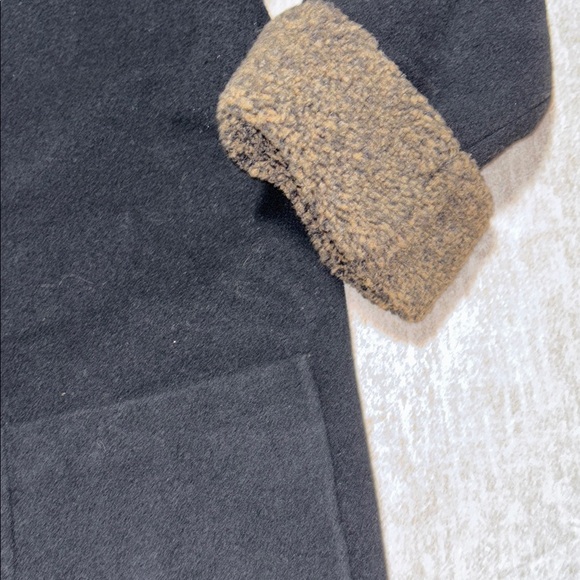 Women's 18 100% wool body pea coat black with brown furry hood and cuffs - Picture 4 of 5